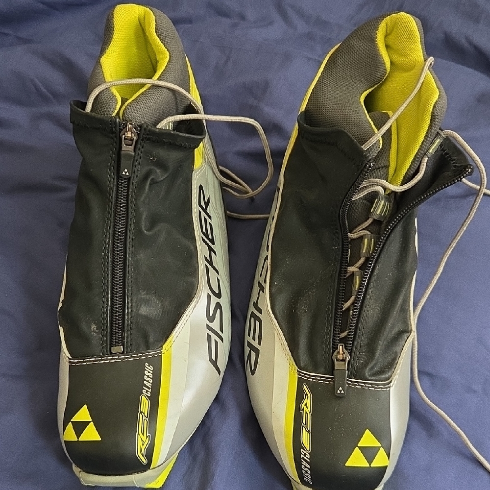 Fischer Men’s Cross-Country Ski Boots — Black & Yellow